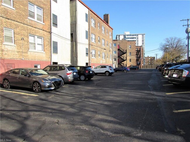 Building Photo - 11843 Lake Ave