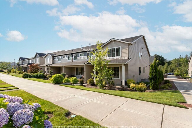 Building Photo - End-Unit Elegance: Charming Townhome in Vi...