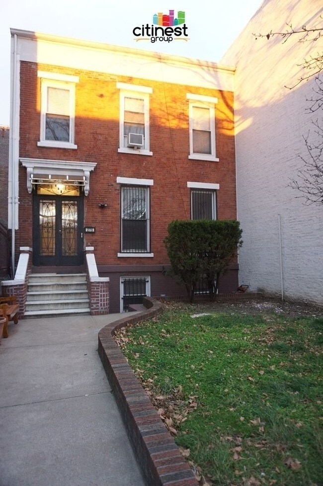 Building Photo - 275 24th St