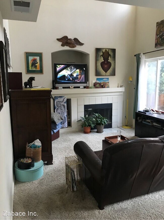 Building Photo - 2 br, 2.5 bath House - 1025 Trinita Terrace