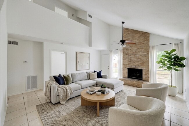 Building Photo - 5906 Golden Forest Dr