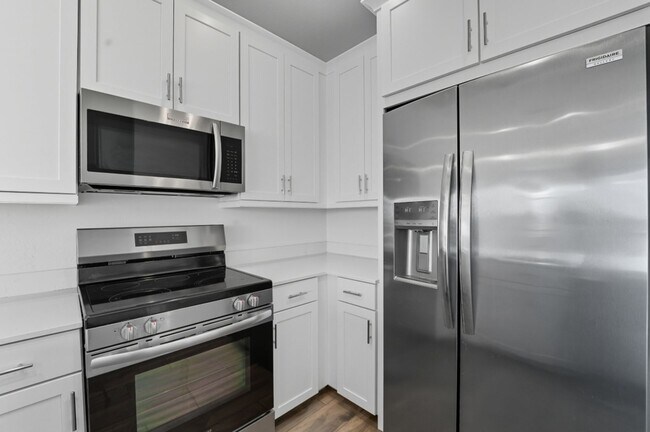 Foto del edificio - Like new Luxurious Modern townhome with 2 Master Suits in Warner Meadows!