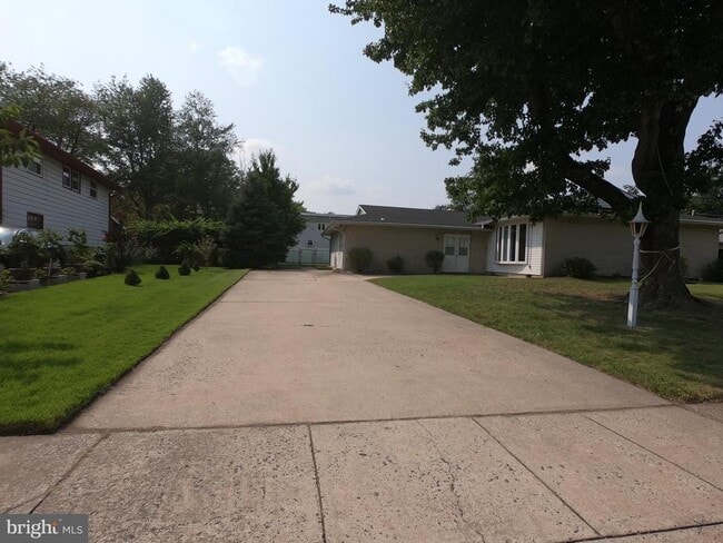 Building Photo - 436 Suffolk Dr
