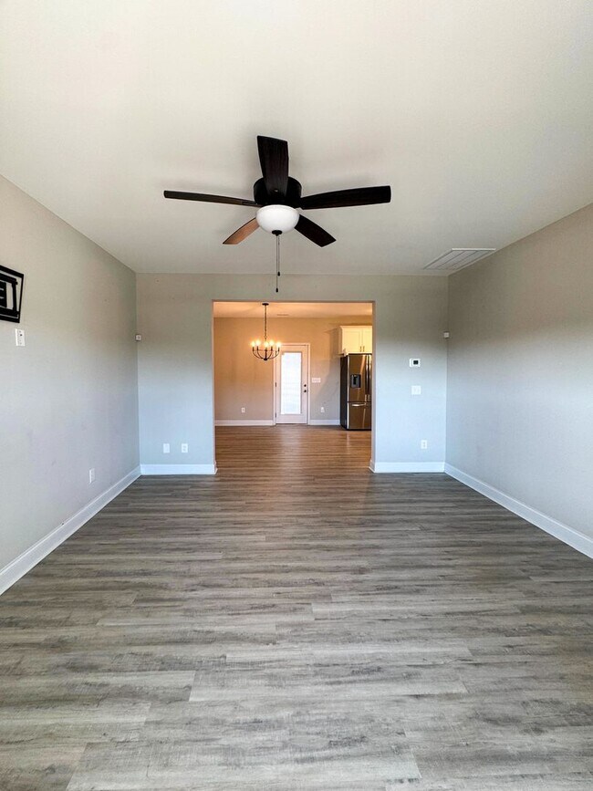 Building Photo - Beautiful 4 Bed 3 Bath Home with Bonus Room