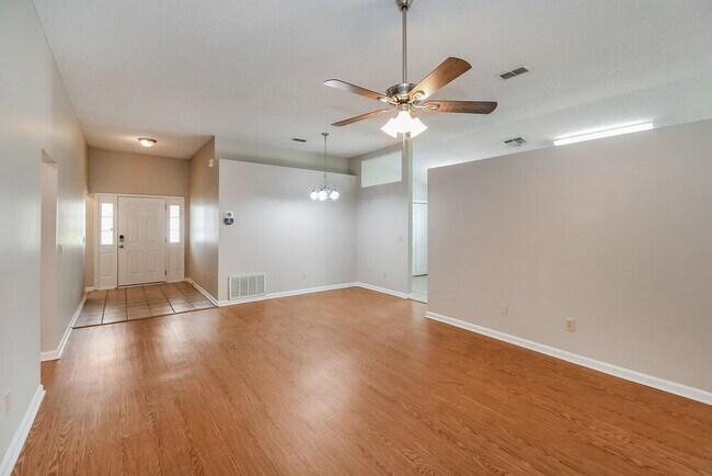 Foto del edificio - 4543 Mountain Brook Ln W