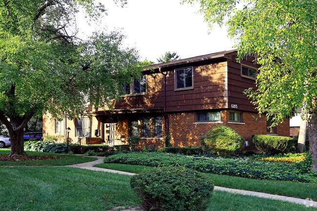 Oak Park Manor Apartments Oak Park Manor Apartments