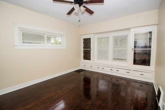 Building Photo - 3 bedroom home near Edgewater Park