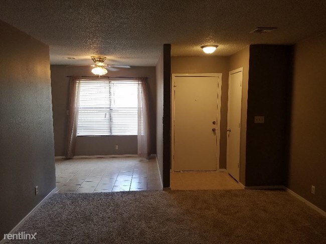 Building Photo - 3 br, 2 bath Apartment - 509 W. Quantico