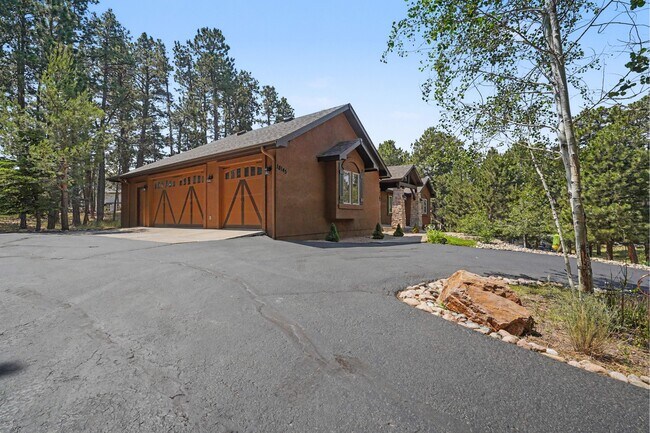 Foto del edificio - 18145 Bakers Farm Rd