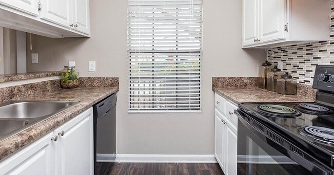 Building Photo - Bradford Pointe