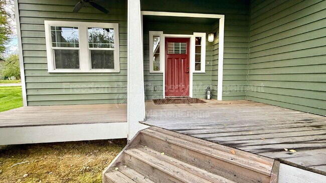Building Photo - 406 Lundblad Pl