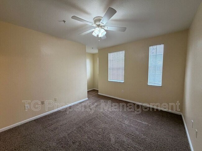 Foto del edificio - 10075 Gate Pkwy N