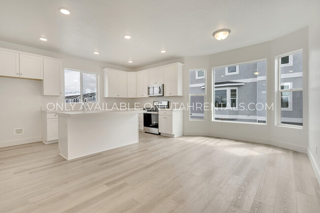 Building Photo - 3872 W Lansdown Ct