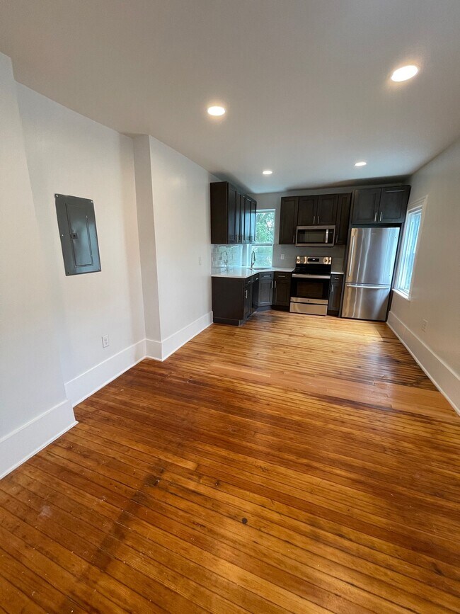 Building Photo - 125 3rd St