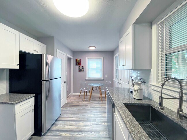 Building Photo - 3 Bed - 1.5 Bath Cape Cod for Rent!