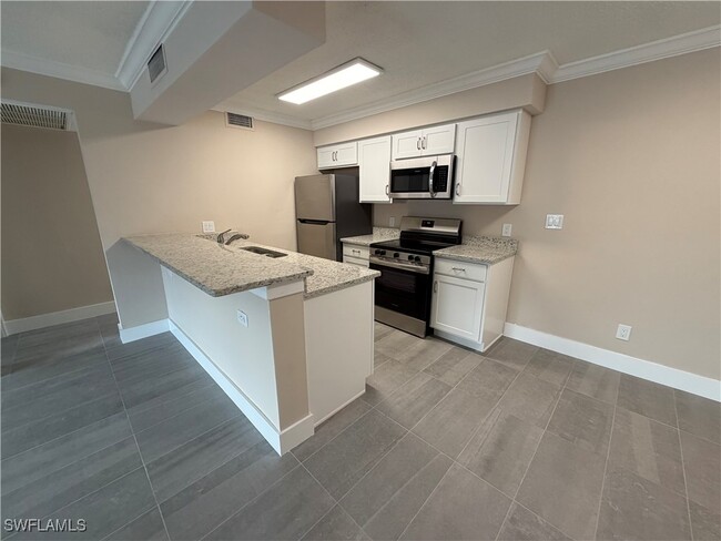 Building Photo - 5317 Summerlin Rd