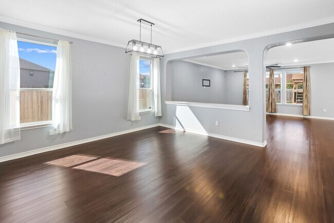 Foto del edificio - 5 Bedroom/3 Bath Cross Creek Subdivision