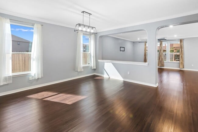 Photo - 5 Bedroom/3 Bath Cross Creek Subdivision House