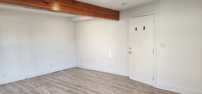 Foto del edificio - 1112 Robert Bush Drive West