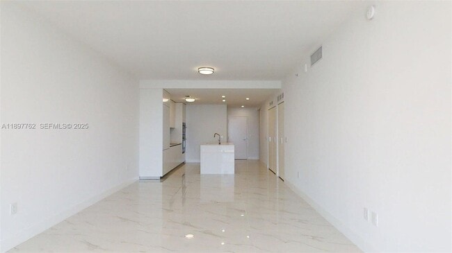 Building Photo - 700 NE 24th St