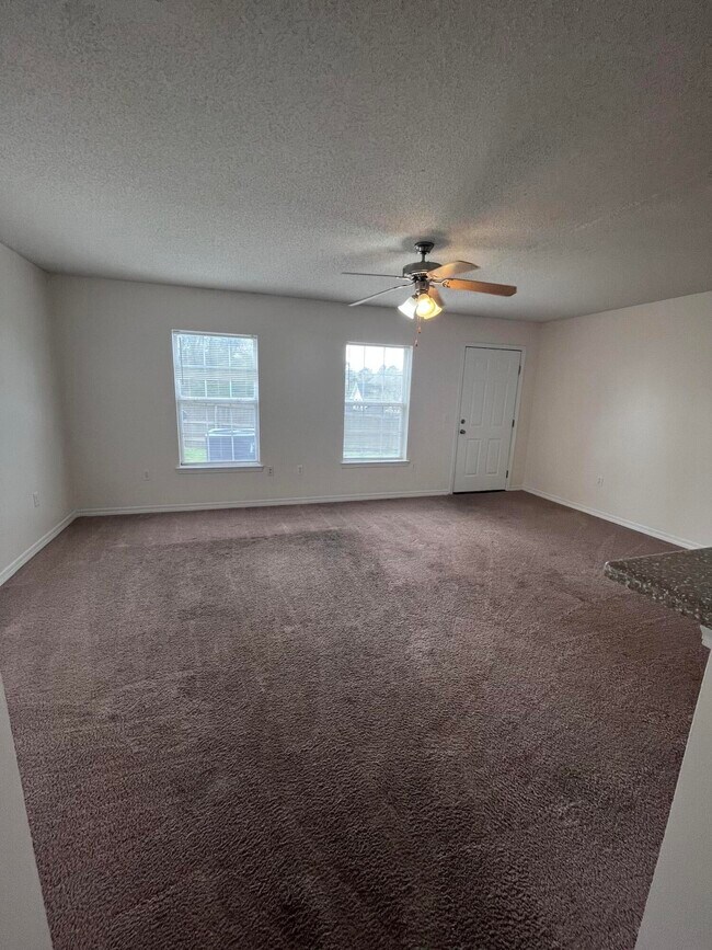 Foto del edificio - 211 Johnson Ct