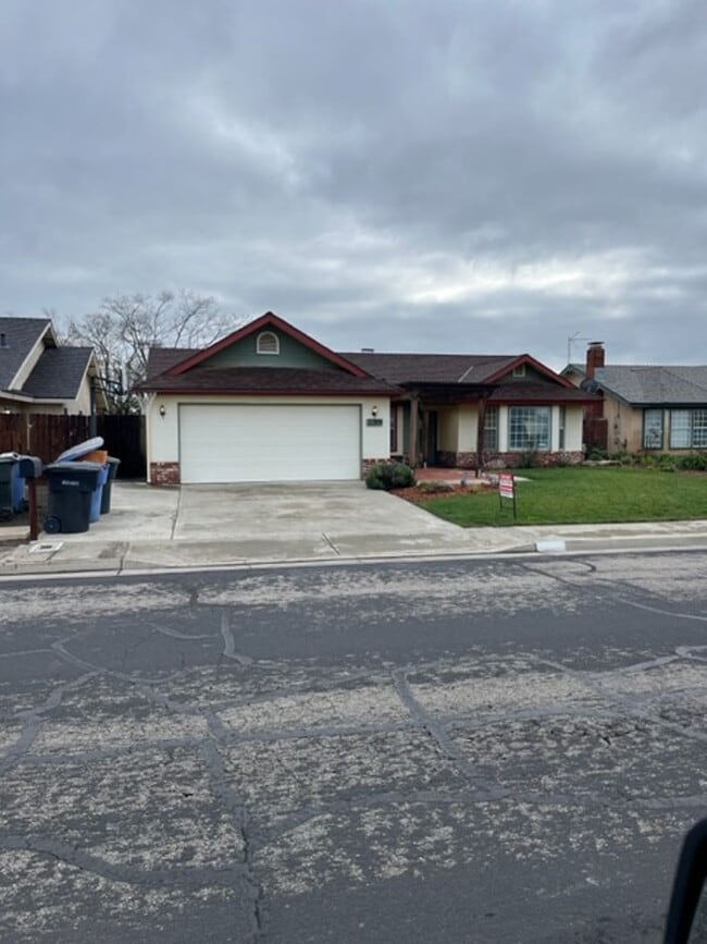 Building Photo - 2289 Fernwood Dr