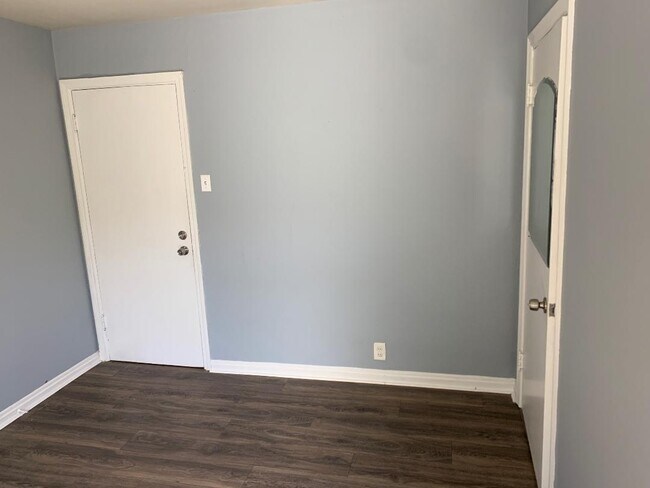 Foto del edificio - 7110 Drury Ln