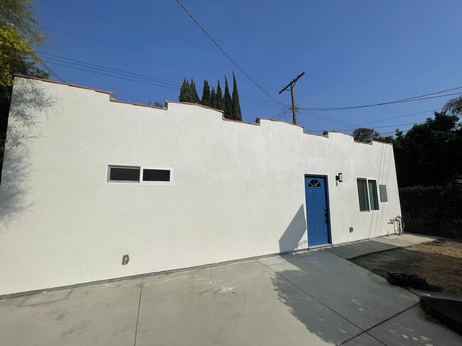 Building Photo - 1608 Carmona Ave