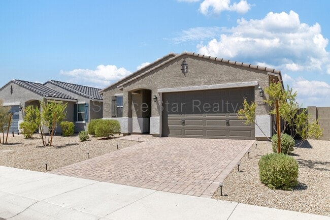 Building Photo - 1304 S 223rd Ln