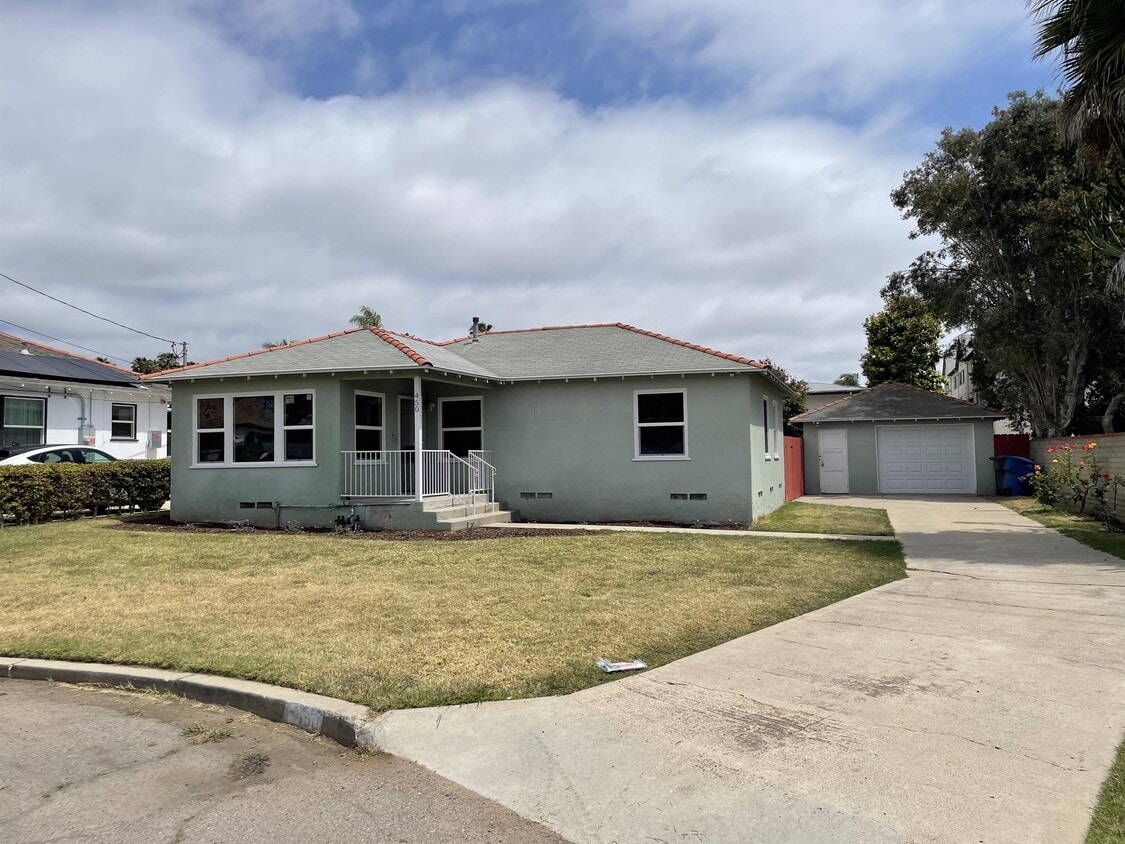 Primary Photo - 450 Fern St