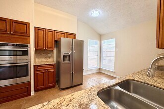 Building Photo - 11746 Plumbrook Dr