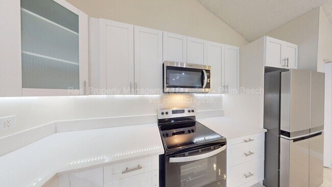 Foto del edificio - 1080 Summit Pl Cir