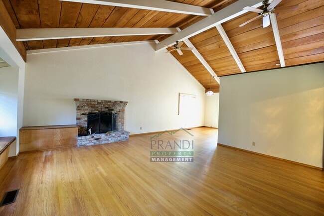 Building Photo - 801 Chamberlain Ct