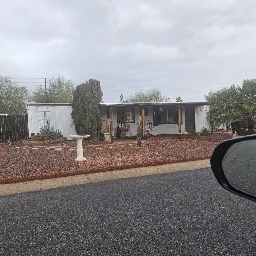 Primary Photo - 2832 W Cholla St