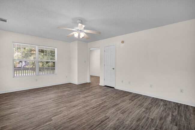 Building Photo - 1202 E Waldburg St
