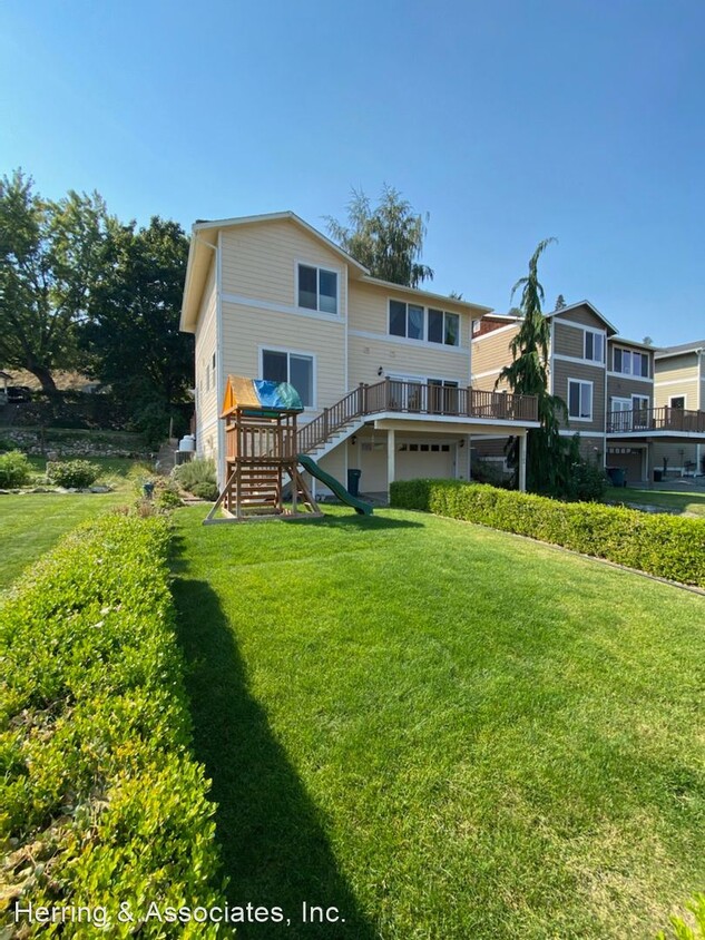 Primary Photo - 4 br, 2.5 bath House - 2306 W High St