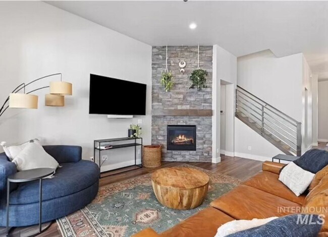 Foto del edificio - Pet-Friendly Oasis with Gourmet Kitchen and Outdoor Entertainment