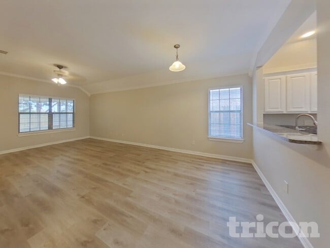 Building Photo - 804 Rambling Ct