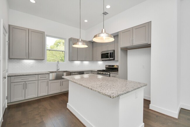 Foto del edificio - 420 Janisch Rd