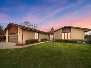 Building Photo - 2653 N Bradford Dr