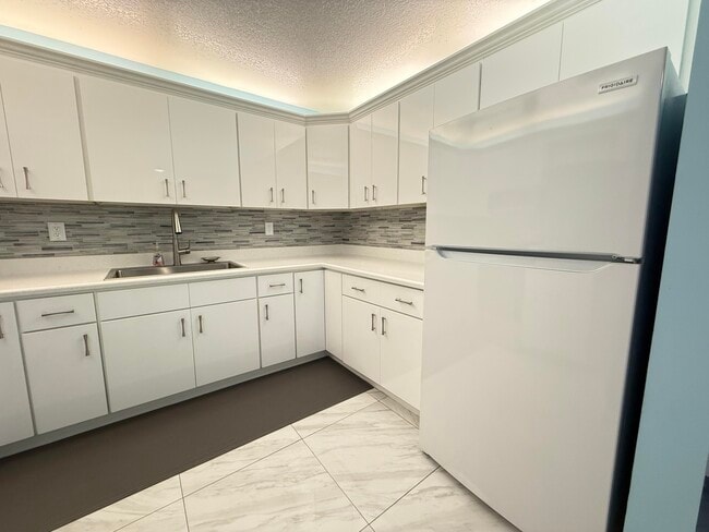 Building Photo - 950 S Kanner Hwy