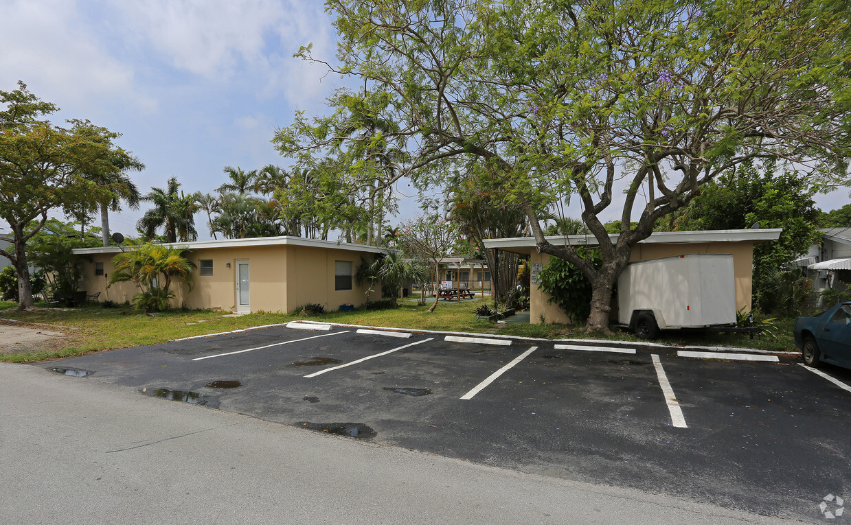 Primary Photo - Oakland Gardens Apartments