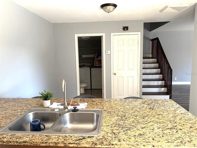 Foto del edificio - 5371 Bamboo Ct