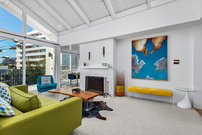 Foto del edificio - 1340 S Beverly Glen Blvd