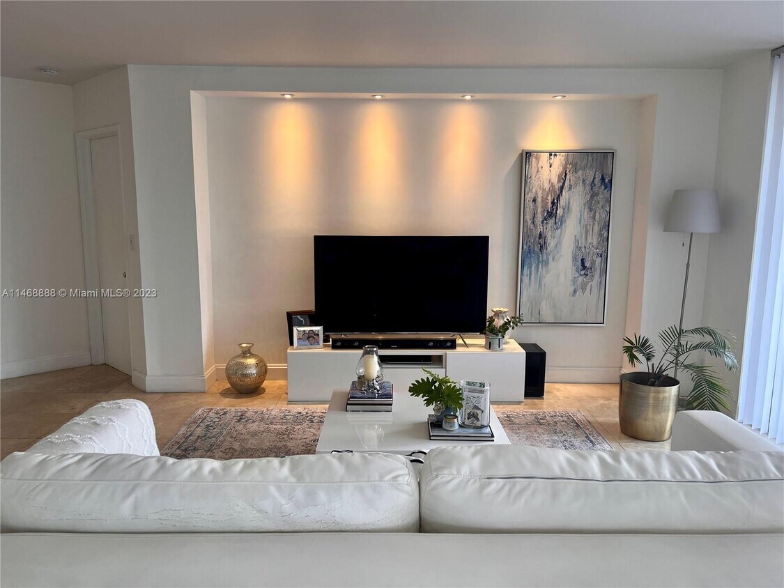 Foto principal - 3600 Mystic Pointe Dr