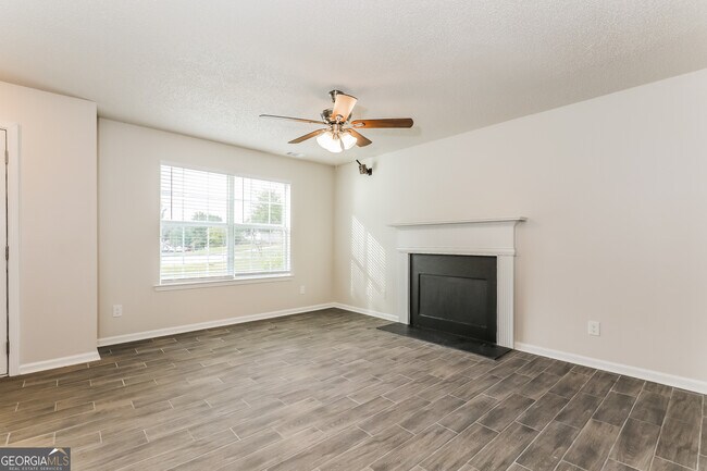 Foto del edificio - 6738 Merrywood Dr