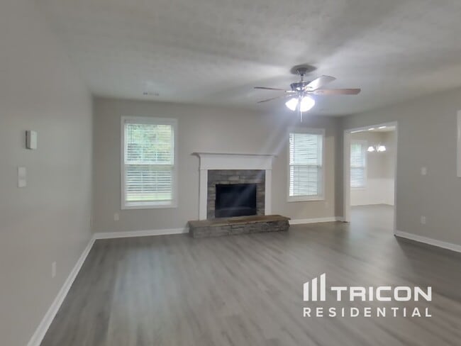 Building Photo - 828 Redan Way