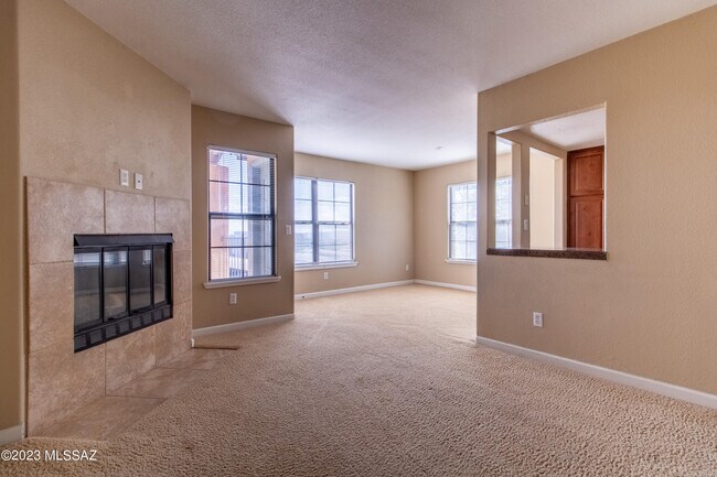 Foto del edificio - 6651 N Campbell Ave