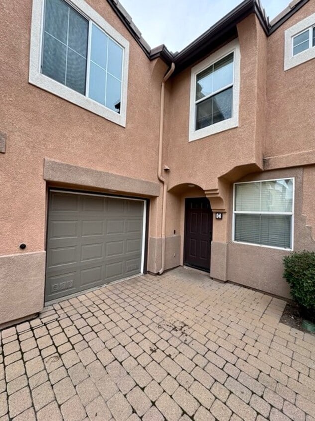 Primary Photo - 2 Bedroom 2.5 Bathroom Condo for LEASE in ...