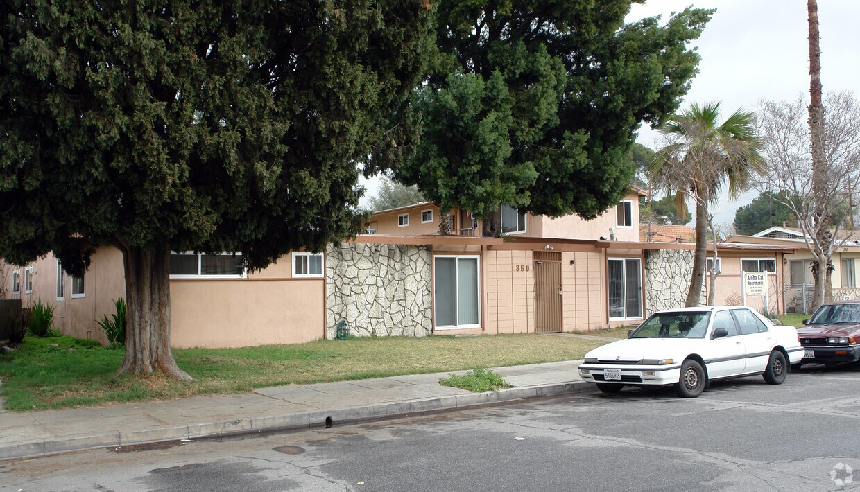 Primary Photo - 350 W 19th St
